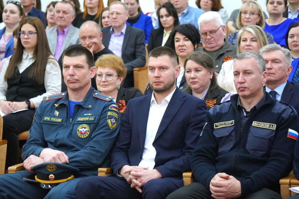 Александр Розбаум: Сегодня провели большое аппаратное совещание Администрации Великого Новгорода Александр Розбаум: Сегодня провели большое аппаратное совещание Администрации Великого Новгорода