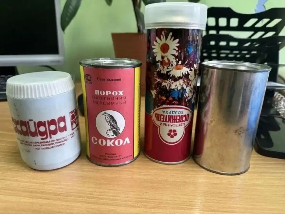 У жителя Мошенского округа изъяли более 1 килограмма пороха в банках
