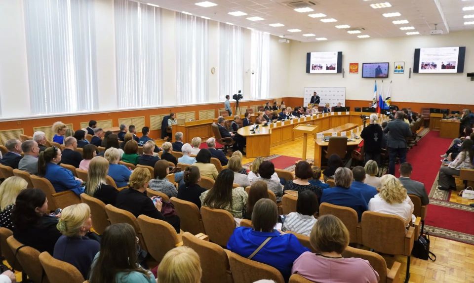 Александр Розбаум: Сегодня провели большое аппаратное совещание Администрации Великого Новгорода