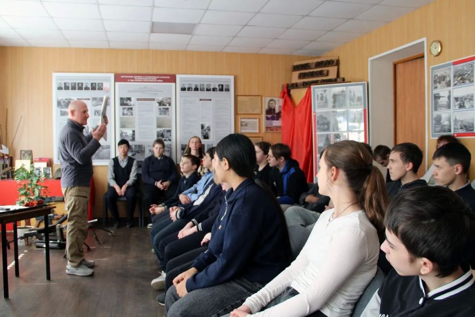 В Новгородской области в преддверии Дня Победы школьники посетили Музей истории ОВД региона В Новгородской области в преддверии Дня Победы школьники посетили Музей истории ОВД региона