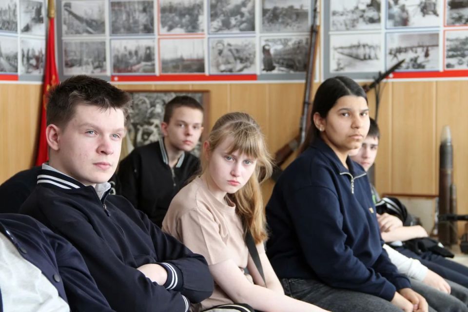 В Новгородской области в преддверии Дня Победы школьники посетили Музей истории ОВД региона В Новгородской области в преддверии Дня Победы школьники посетили Музей истории ОВД региона