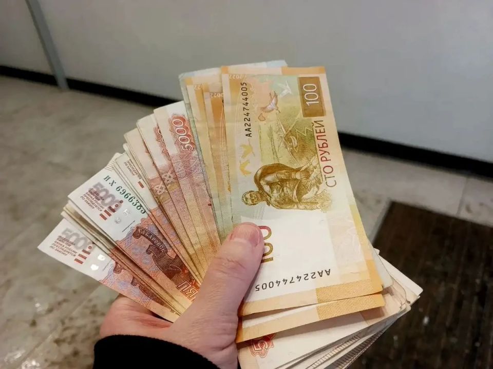 По кодовому слову «Вишня» полицейские задержали в Боровичах курьера мошенников