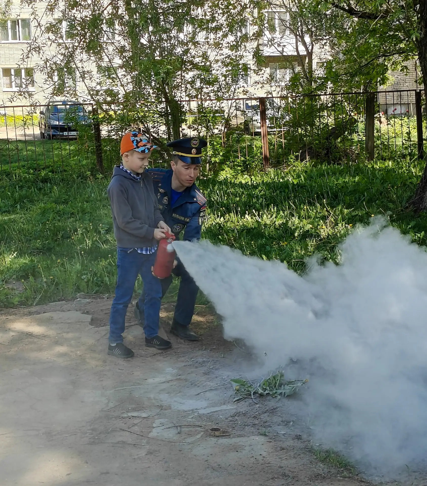 Огонь друг или враг?. В детском саду «Ладушки» в Старой Руссе сотрудники отдела надзорной деятельности и профилактической работы провели для малышей познавательное занятие по пожарной безопасности Огонь друг или враг?. В детском саду «Ладушки» в Старой Руссе сотрудники отдела надзорной деятельности и профилактической работы провели для малышей познавательное занятие по пожарной безопасности