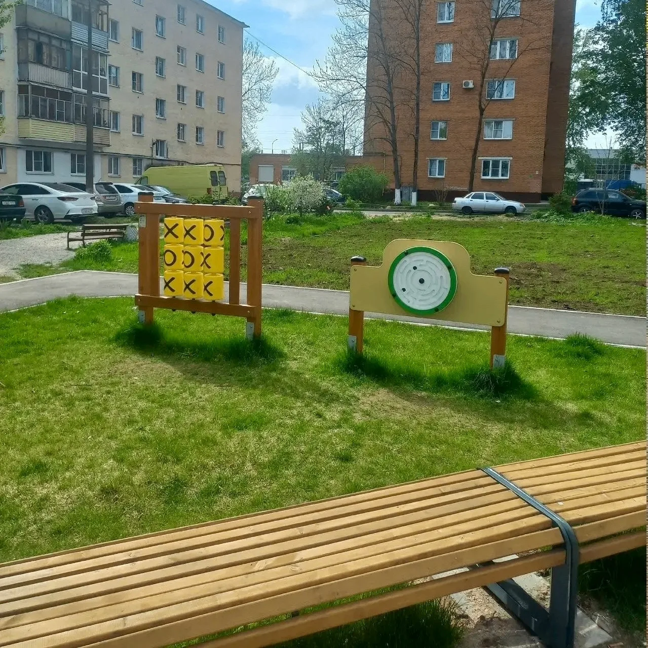 Новая пешеходная дорожка и современная детская площадка с безопасным покрытием скоро появится на территории за домом № 88 по Большой Санкт-Петербургской улице Новая пешеходная дорожка и современная детская площадка с безопасным покрытием скоро появится на территории за домом № 88 по Большой Санкт-Петербургской улице