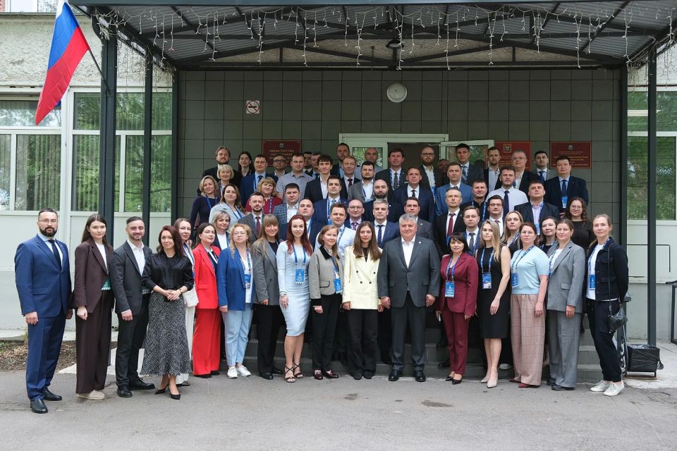 В Великом Новгороде более 60 госслужащих страны совершенствуют свои навыки В Великом Новгороде более 60 госслужащих страны совершенствуют свои навыки