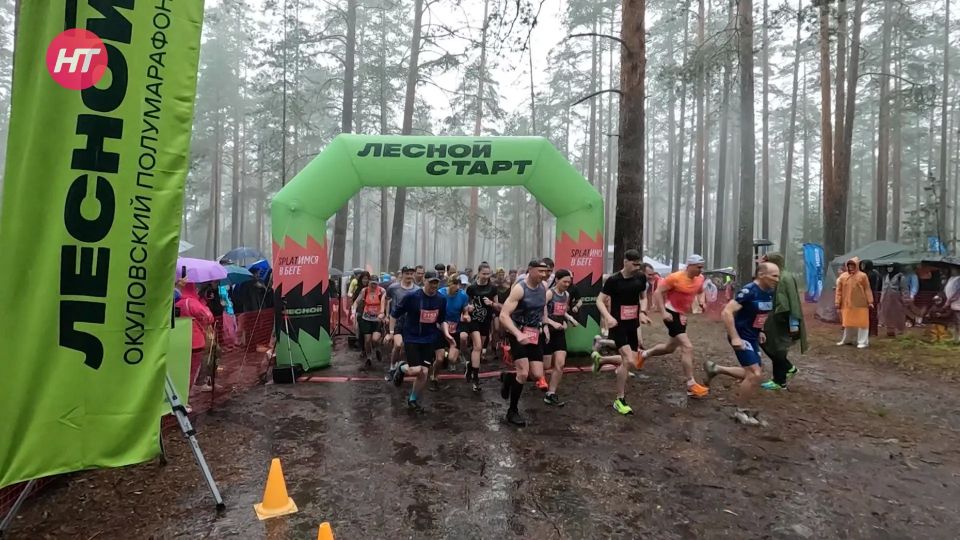 Олимпийский чемпион Никита Крюков пробежал Окуловский полумарафон в Новгородской области