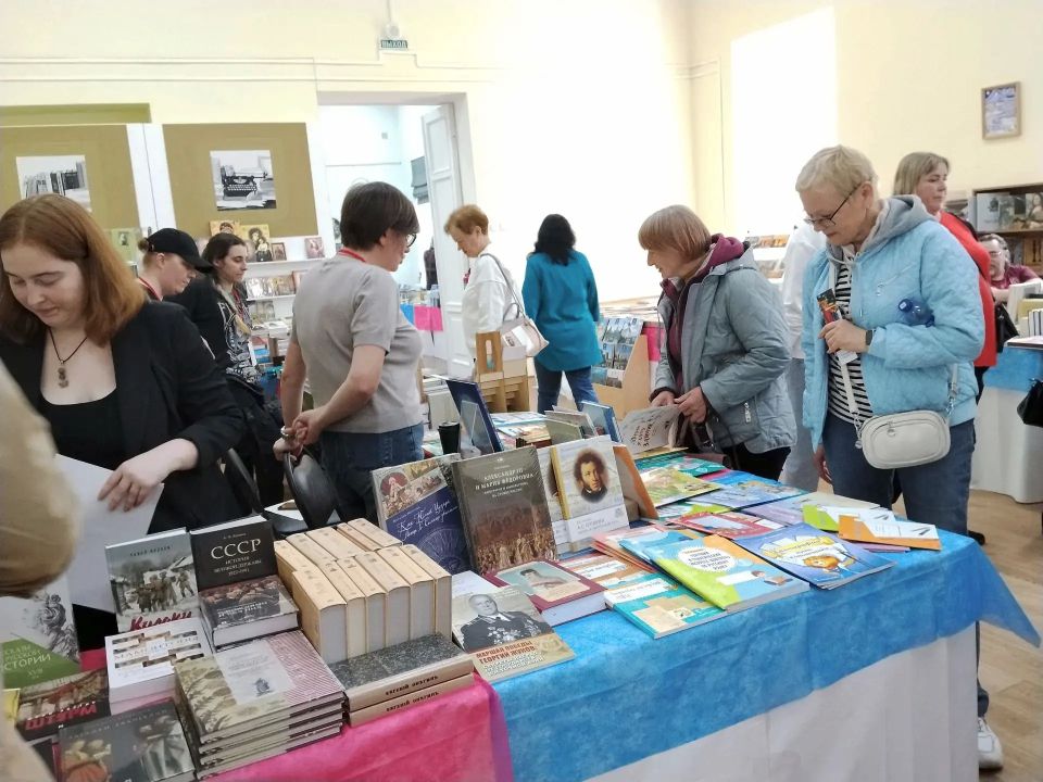В Новгородской областной библиотеке прошел фестиваль исторической литературы В Новгородской областной библиотеке прошел фестиваль исторической литературы