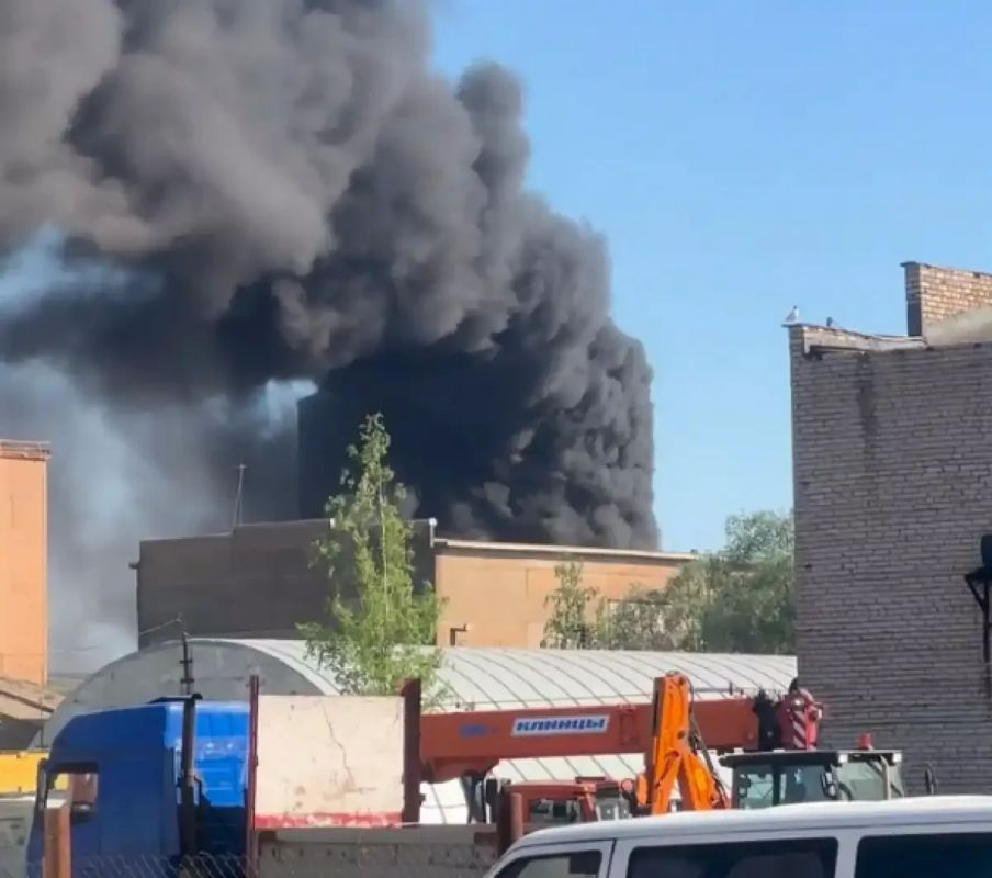 На предприятии в Великом Новгороде загорелась транспортёрная лента