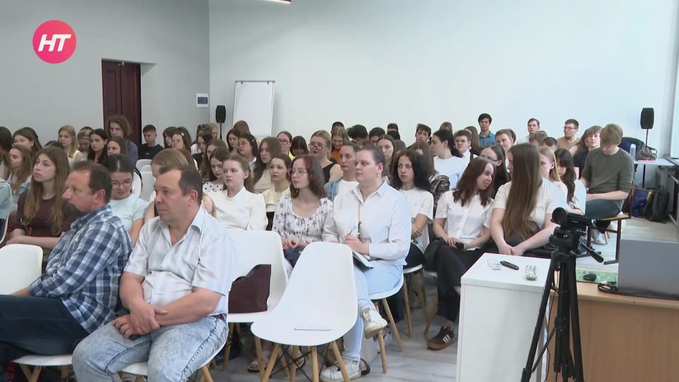 Олимпийская чемпионка Светлана Журова встретилась со студентами НовГУ Олимпийская чемпионка Светлана Журова встретилась со студентами НовГУ