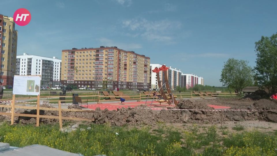 В Державинском районе продолжается благоустройство сквера на улице Якова Павлова