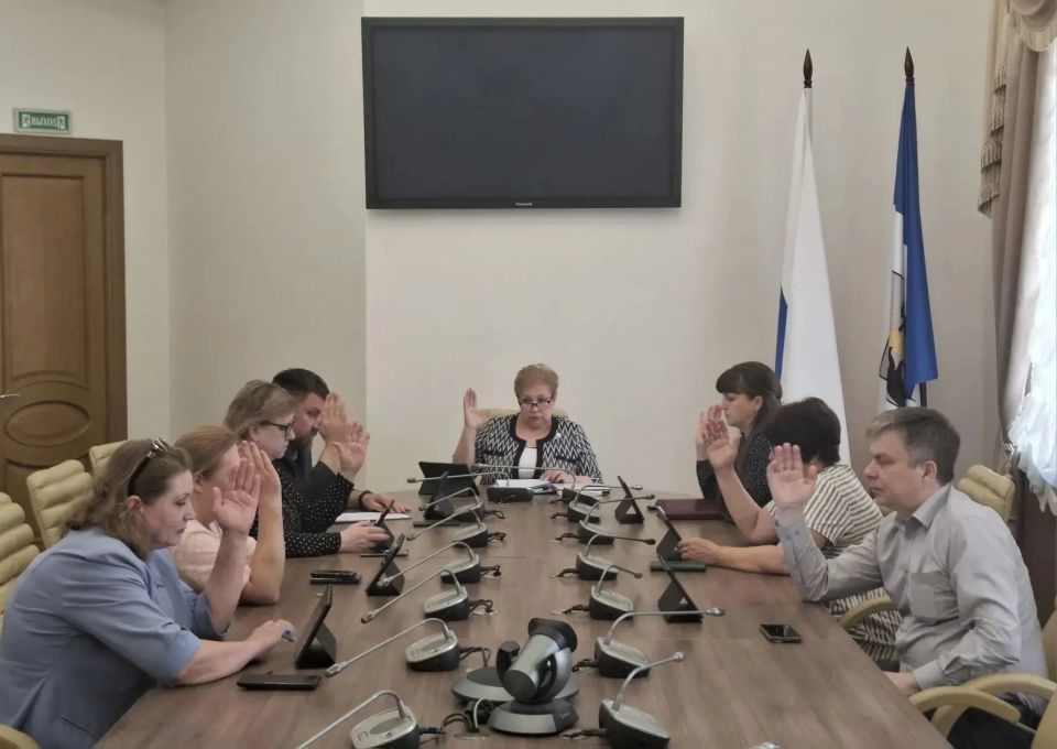 На очередном заседании № 133 члены областного избиркома рассмотрели ряд вопросов организации выборов депутатов областной Думы восьмого созыва На очередном заседании № 133 члены областного избиркома рассмотрели ряд вопросов организации выборов депутатов областной Думы восьмого созыва
