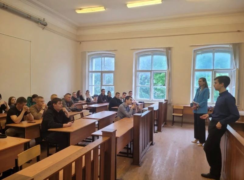 Сотрудники УМВД рассказали будущим юристам об уловках дропперов и пригласили на службу Сотрудники УМВД рассказали будущим юристам об уловках дропперов и пригласили на службу