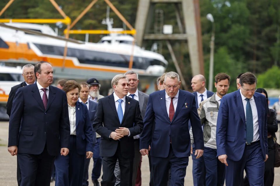 Виталий Савельев посетил Центральное конструкторское бюро по судам на подводных крыльях имени Р. Е.Алексеева в Нижегородской области Виталий Савельев посетил Центральное конструкторское бюро по судам на подводных крыльях имени Р. Е.Алексеева в Нижегородской области