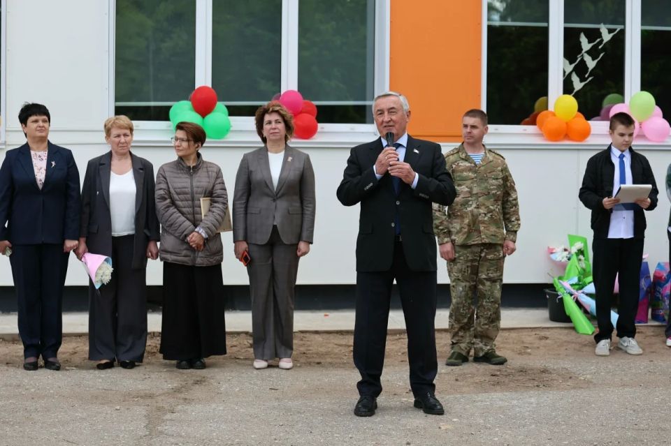 В Новгородской области прозвенели последние звонки В Новгородской области прозвенели последние звонки