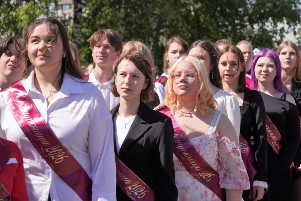 Александр Розбаум: Дорогие Земляки!. Сегодня в школе № 26 на торжественной линейке, посвящённой последнему звонку для выпускников 9-х и 11-х классов, с огромным удовольствием поздравил с 81-м Днём рождения Почётного... Александр Розбаум: Дорогие Земляки!. Сегодня в школе № 26 на торжественной линейке, посвящённой последнему звонку для выпускников 9-х и 11-х классов, с огромным удовольствием поздравил с 81-м Днём рождения Почётного...