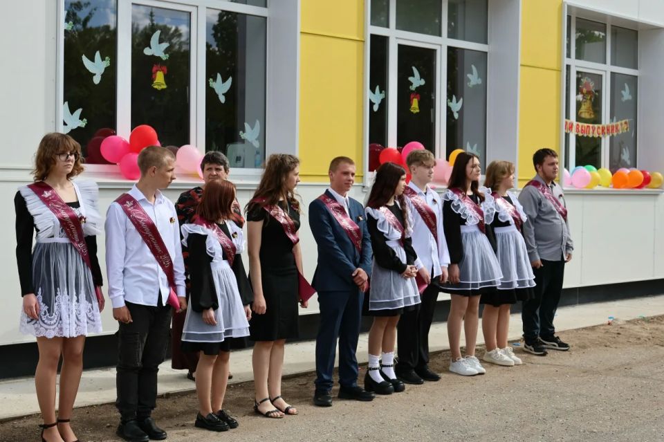В Новгородской области прозвенели последние звонки В Новгородской области прозвенели последние звонки