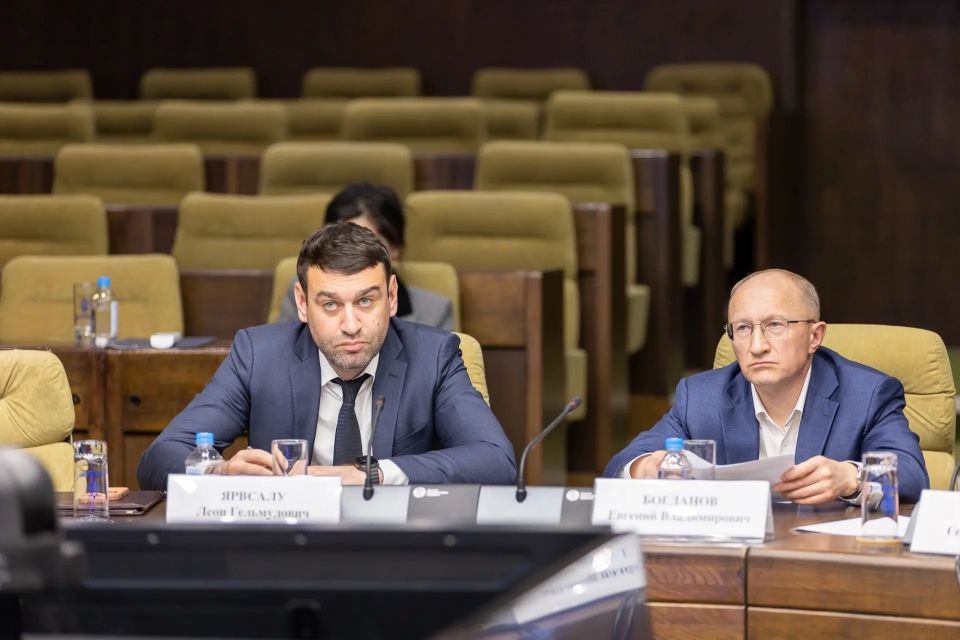 Продолжается работа над восстановлением аэродрома «Кречевицы» Продолжается работа над восстановлением аэродрома «Кречевицы»