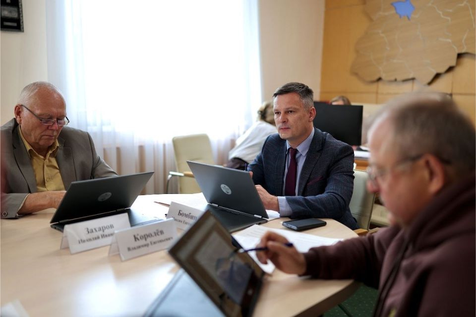 В преддверии очередного заседания Новгородской областной Думы профильные комитеты рассмотрели проекты областных законов В преддверии очередного заседания Новгородской областной Думы профильные комитеты рассмотрели проекты областных законов