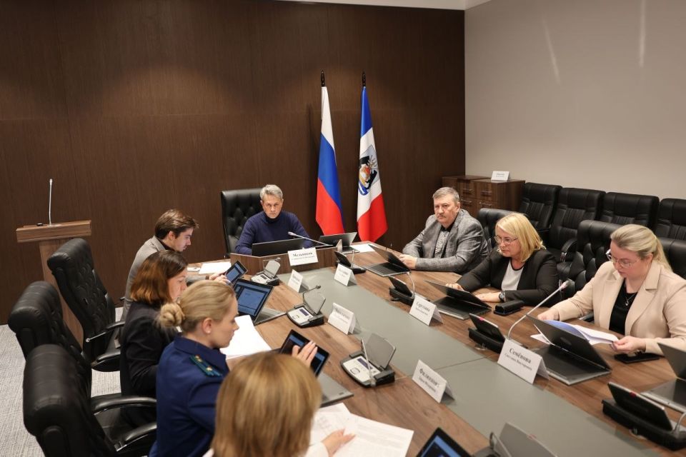В преддверии очередного заседания Новгородской областной Думы профильные комитеты рассмотрели проекты областных законов В преддверии очередного заседания Новгородской областной Думы профильные комитеты рассмотрели проекты областных законов