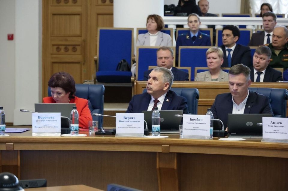 Депутаты прокомментировали отчет губернатора Новгородской области Александра Дронова, представленный на прошедшем заседании регионального парламента Депутаты прокомментировали отчет губернатора Новгородской области Александра Дронова, представленный на прошедшем заседании регионального парламента