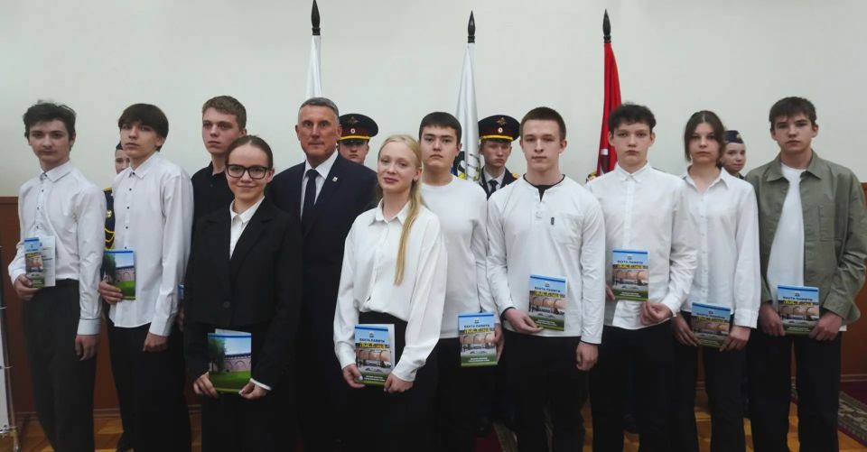 Торжественное мероприятие ко Дню рождения «Юнармии» прошло в Великом Новгороде Торжественное мероприятие ко Дню рождения «Юнармии» прошло в Великом Новгороде
