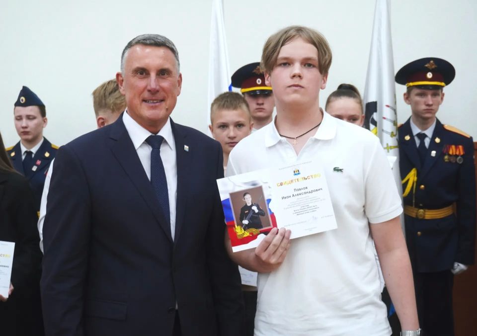 Торжественное мероприятие ко Дню рождения «Юнармии» прошло в Великом Новгороде Торжественное мероприятие ко Дню рождения «Юнармии» прошло в Великом Новгороде