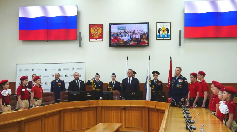 Александр Розбаум: Дорогие Друзья!. 28 мая 2016 года был утверждён устав Всероссийского детско-юношеского военно-патриотического общественного движения «Юнармия», созданного по инициативе Министерства обороны Российской...