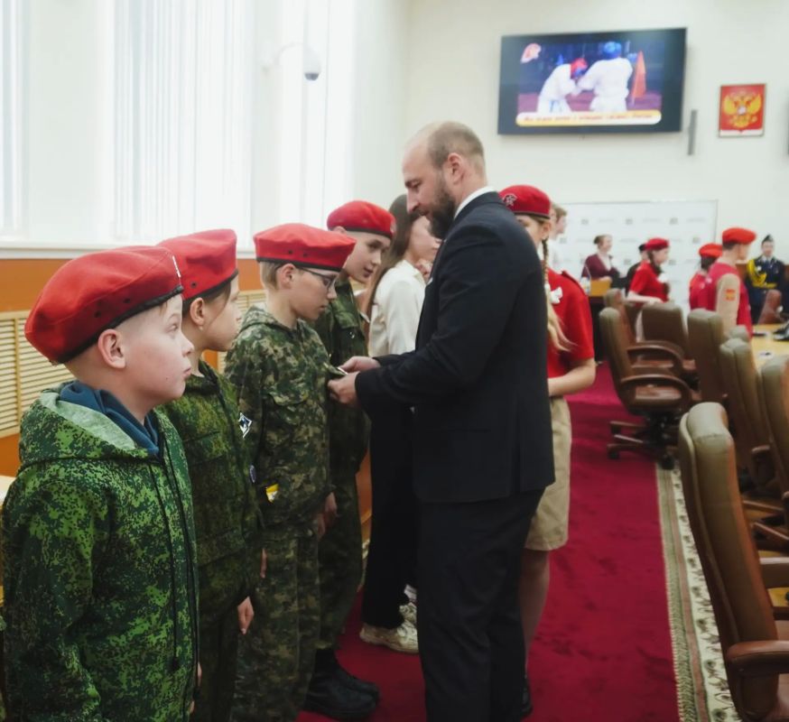 Торжественное мероприятие ко Дню рождения «Юнармии» прошло в Великом Новгороде Торжественное мероприятие ко Дню рождения «Юнармии» прошло в Великом Новгороде