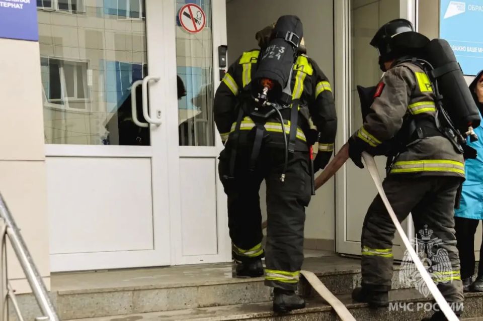 В школе-интернате «Спарта» в Великом Новгороде прошли пожарно-тактические учения В школе-интернате «Спарта» в Великом Новгороде прошли пожарно-тактические учения
