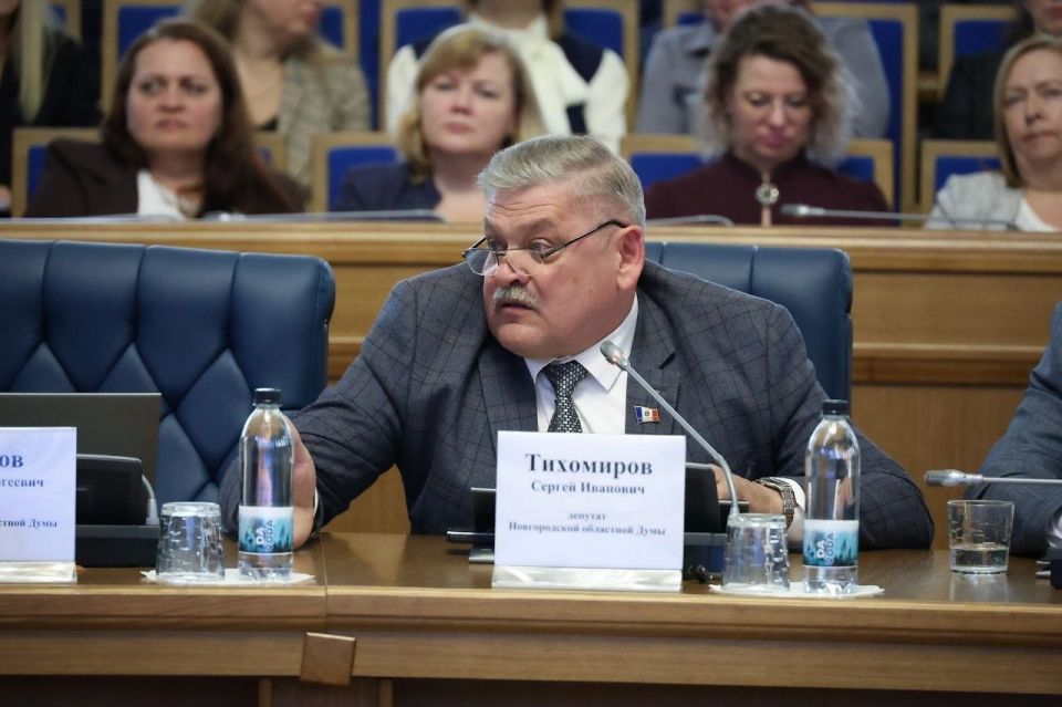 Депутаты прокомментировали отчет губернатора Новгородской области Александра Дронова, представленный на прошедшем заседании регионального парламента Депутаты прокомментировали отчет губернатора Новгородской области Александра Дронова, представленный на прошедшем заседании регионального парламента