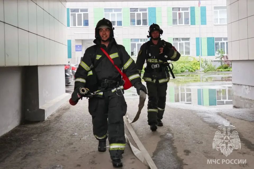 В школе-интернате «Спарта» в Великом Новгороде прошли пожарно-тактические учения В школе-интернате «Спарта» в Великом Новгороде прошли пожарно-тактические учения
