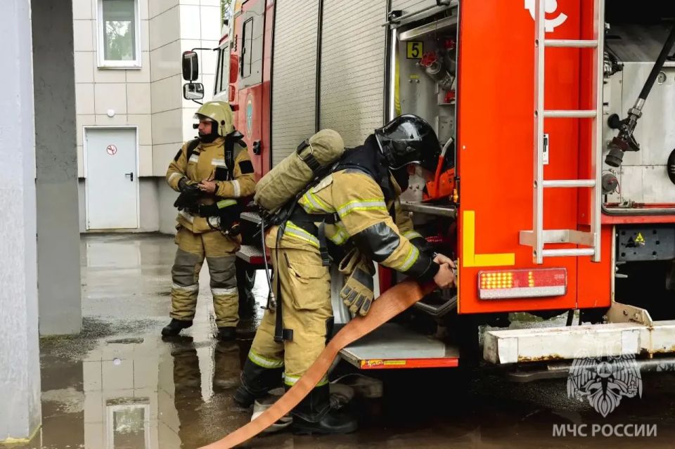 В школе-интернате «Спарта» в Великом Новгороде прошли пожарно-тактические учения В школе-интернате «Спарта» в Великом Новгороде прошли пожарно-тактические учения