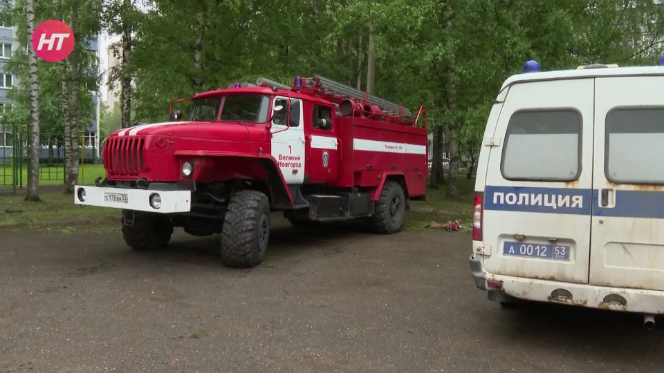 Школьников и педагогов Великого Новгорода обучают действиям при угрозе атаки БПЛА Школьников и педагогов Великого Новгорода обучают действиям при угрозе атаки БПЛА