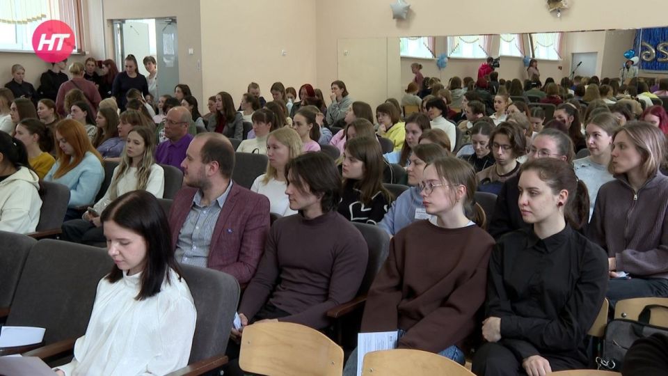 Выпускникам Педагогического института НовГУ рассказали о перспективах трудоустройства Новгородской области
