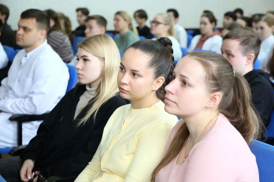В Медицинском институте НовГУ обсудили вопросы наставничества, об этом рассказал министр здравоохранения Новгородской области Валерий Яковлев: В Медицинском институте НовГУ обсудили вопросы наставничества, об этом рассказал министр здравоохранения Новгородской области Валерий Яковлев: