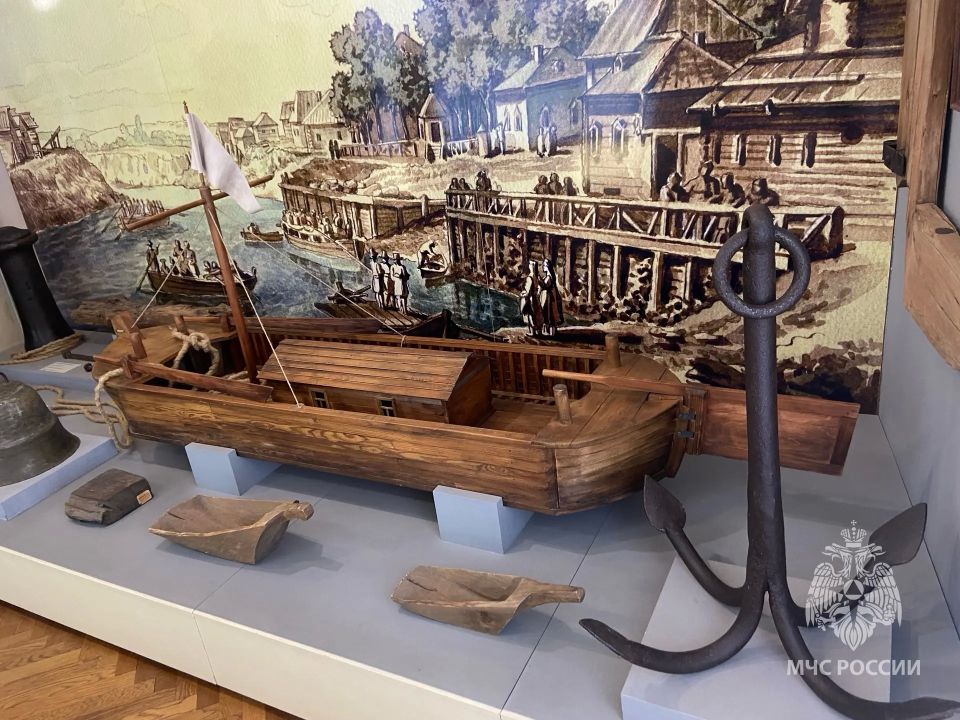 Там, где хранится история. Сотрудники Главного управления МЧС России по Новгородской области, члены Молодежного совета и ветераны пожарной охраны побывали на экскурсии в Боровичах Там, где хранится история. Сотрудники Главного управления МЧС России по Новгородской области, члены Молодежного совета и ветераны пожарной охраны побывали на экскурсии в Боровичах