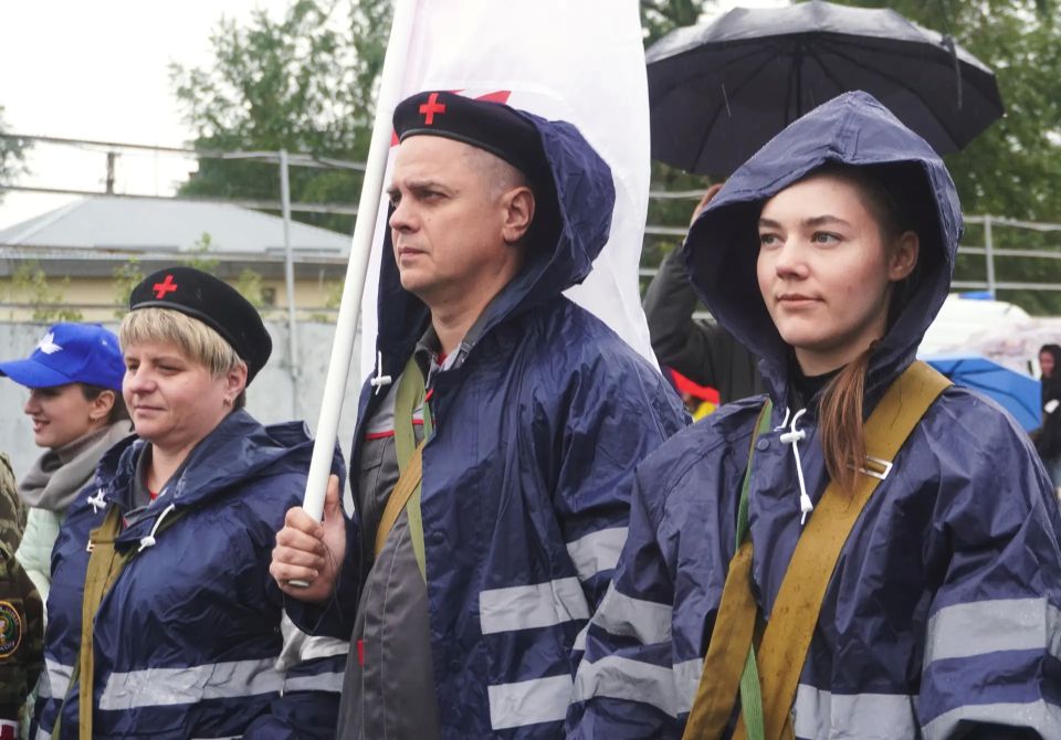 Несмотря на дождливую погоду, на стадионе «Волна» в Великом Новгороде прошли соревнования санитарных постов Несмотря на дождливую погоду, на стадионе «Волна» в Великом Новгороде прошли соревнования санитарных постов