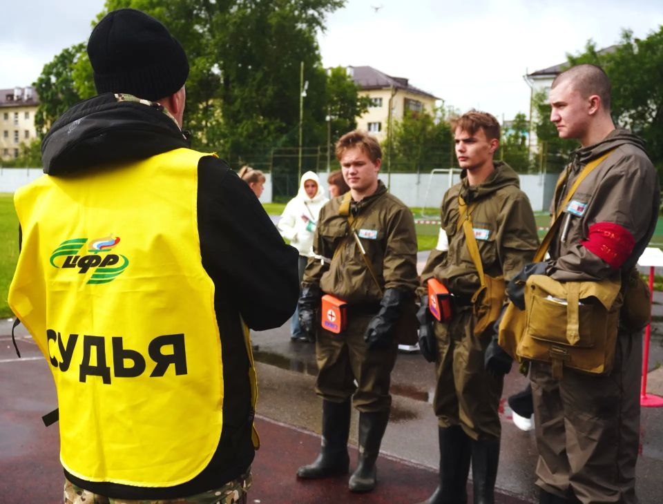 Несмотря на дождливую погоду, на стадионе «Волна» в Великом Новгороде прошли соревнования санитарных постов Несмотря на дождливую погоду, на стадионе «Волна» в Великом Новгороде прошли соревнования санитарных постов