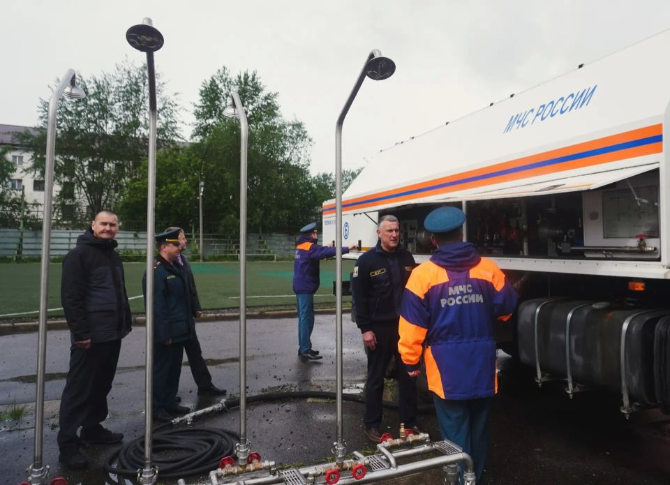 Несмотря на дождливую погоду, на стадионе «Волна» в Великом Новгороде прошли соревнования санитарных постов Несмотря на дождливую погоду, на стадионе «Волна» в Великом Новгороде прошли соревнования санитарных постов