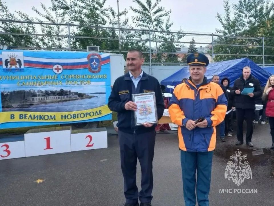 На стадионе "Волна" в Великом Новгороде завершились соревнования санитарных постов организаций города На стадионе "Волна" в Великом Новгороде завершились соревнования санитарных постов организаций города