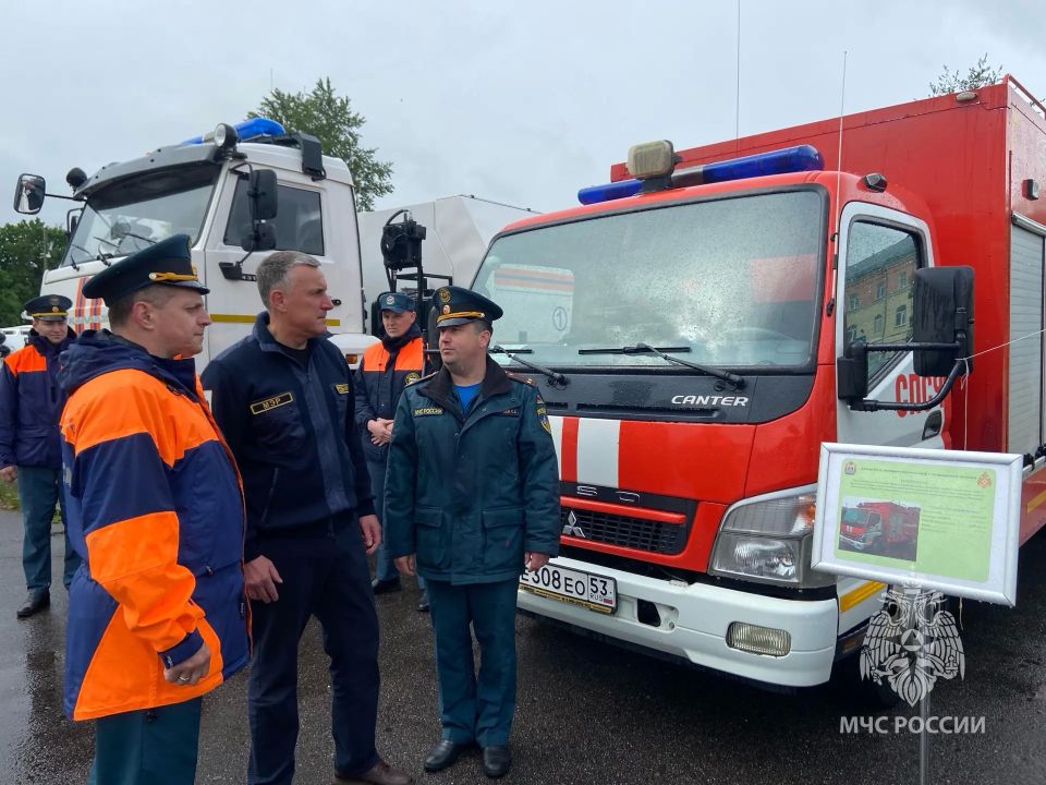 На стадионе "Волна" в Великом Новгороде завершились соревнования санитарных постов организаций города На стадионе "Волна" в Великом Новгороде завершились соревнования санитарных постов организаций города