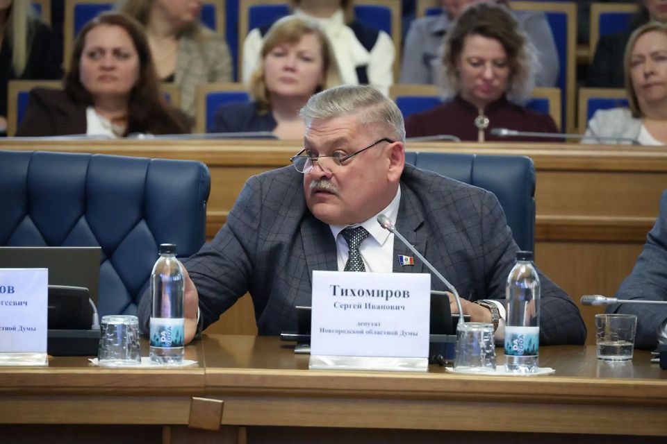 Главы фракций Новгородской областной Думы прокомментировали отчет губернатора Александра Дронова Главы фракций Новгородской областной Думы прокомментировали отчет губернатора Александра Дронова
