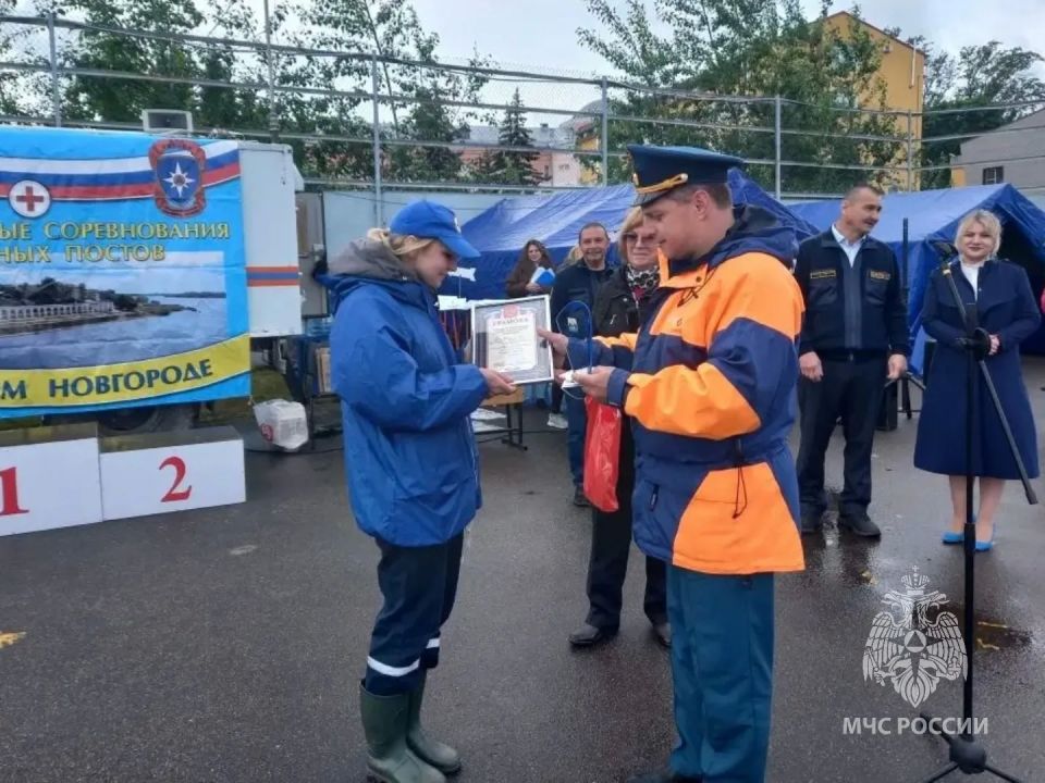 На стадионе "Волна" в Великом Новгороде завершились соревнования санитарных постов организаций города На стадионе "Волна" в Великом Новгороде завершились соревнования санитарных постов организаций города