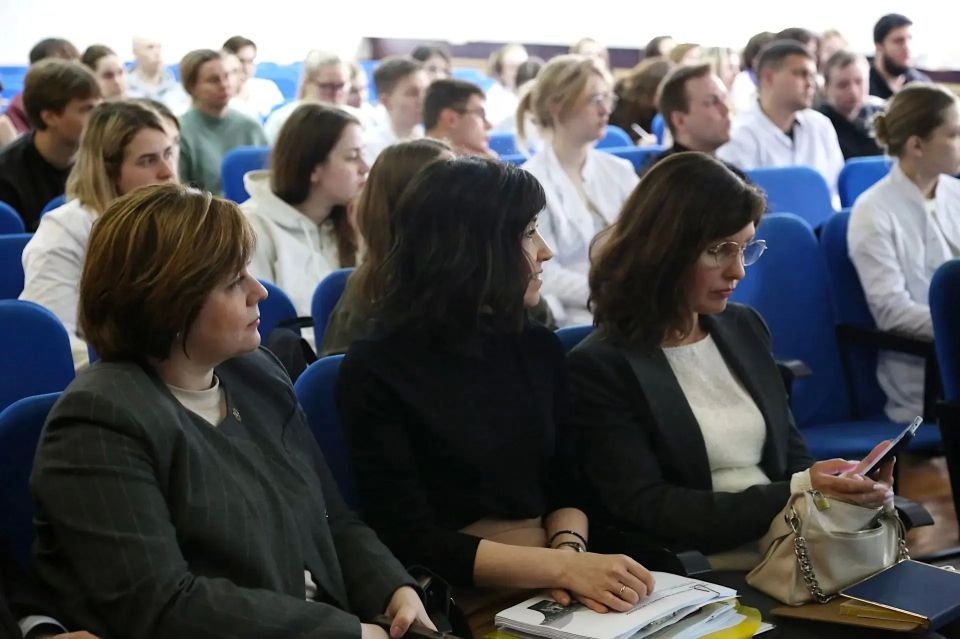 В Медицинском институте НовГУ обсудили вопросы наставничества, об этом рассказал министр здравоохранения Новгородской области Валерий Яковлев: В Медицинском институте НовГУ обсудили вопросы наставничества, об этом рассказал министр здравоохранения Новгородской области Валерий Яковлев: