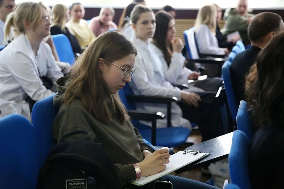 В Медицинском институте НовГУ обсудили вопросы наставничества, об этом рассказал министр здравоохранения Новгородской области Валерий Яковлев: В Медицинском институте НовГУ обсудили вопросы наставничества, об этом рассказал министр здравоохранения Новгородской области Валерий Яковлев: