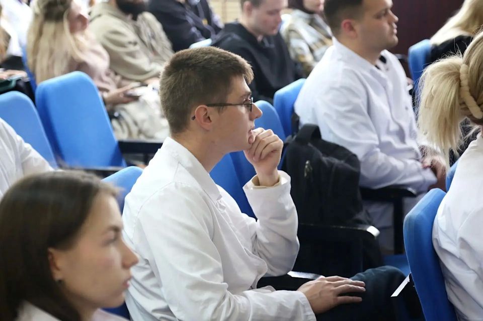 В Медицинском институте НовГУ обсудили вопросы наставничества, об этом рассказал министр здравоохранения Новгородской области Валерий Яковлев: В Медицинском институте НовГУ обсудили вопросы наставничества, об этом рассказал министр здравоохранения Новгородской области Валерий Яковлев:
