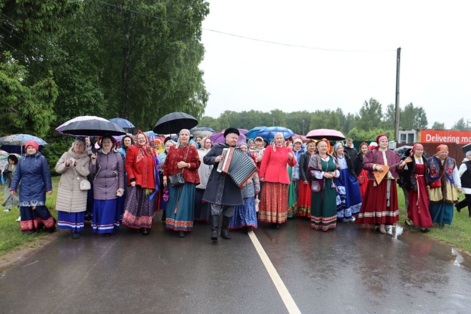 В Новгородском округе в д. Наволок прошел региональный праздник народного творчества и ремесел «Хоровод традиций» В Новгородском округе в д. Наволок прошел региональный праздник народного творчества и ремесел «Хоровод традиций»