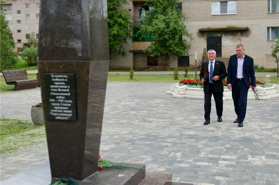 Председатель Новгородской областной Думы Юрий Бобрышев сегодня работает в Сольцах Председатель Новгородской областной Думы Юрий Бобрышев сегодня работает в Сольцах