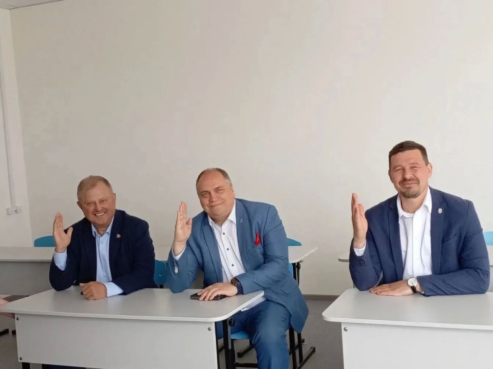 В День защиты детей в Валдае после капитального ремонта открылась школа В День защиты детей в Валдае после капитального ремонта открылась школа