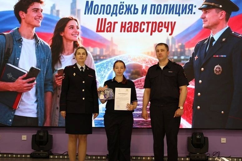 В Боровичах вручили сертификаты выпускникам проекта «Молодежь и полиция: Шаг навстречу» В Боровичах вручили сертификаты выпускникам проекта «Молодежь и полиция: Шаг навстречу»